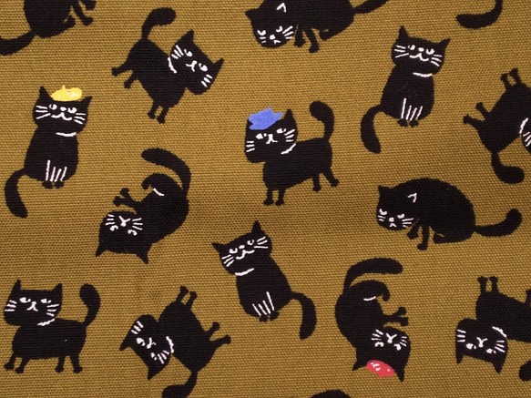 オックス 生地 布【50×110cm】猫柄 おしゃれな黒猫 ねこ ネコ 帽子 リボン 深いマスタード 1枚目の画像