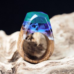 美しい風景を閉じ込めたような指輪 レジンウッドリング Crystal wood ring Northern light 1枚目の画像
