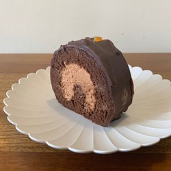 ロールケーキ いぶろーる チョコチョコ カット 1枚目の画像
