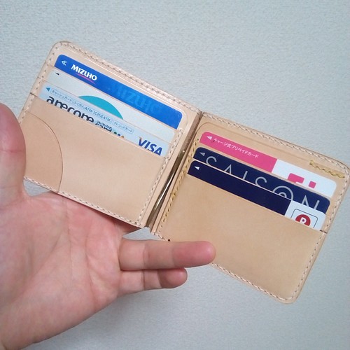 送料無料】ヌメ革のカード6枚収納+αタイプのマネークリップ ミニ財布 