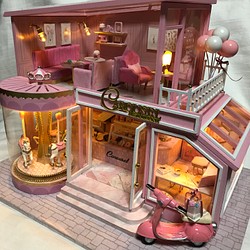 オルゴール付きドールハウス  ピンクカフェ 1枚目の画像