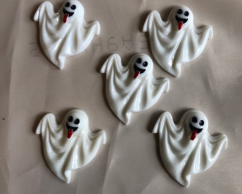 送料無料 ハロウィンプラパーツ5つ 白装束 デコパーツ まよねーず工房 通販 Creema クリーマ ハンドメイド 手作り クラフト作品の販売サイト