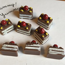 送料無料❤︎プラパーツ チョコレートストロベリーケーキ5つ 1枚目の画像