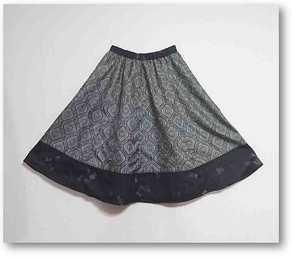 146　大島紬着物と黒着物リメイクギャザーフレアスカート 1枚目の画像