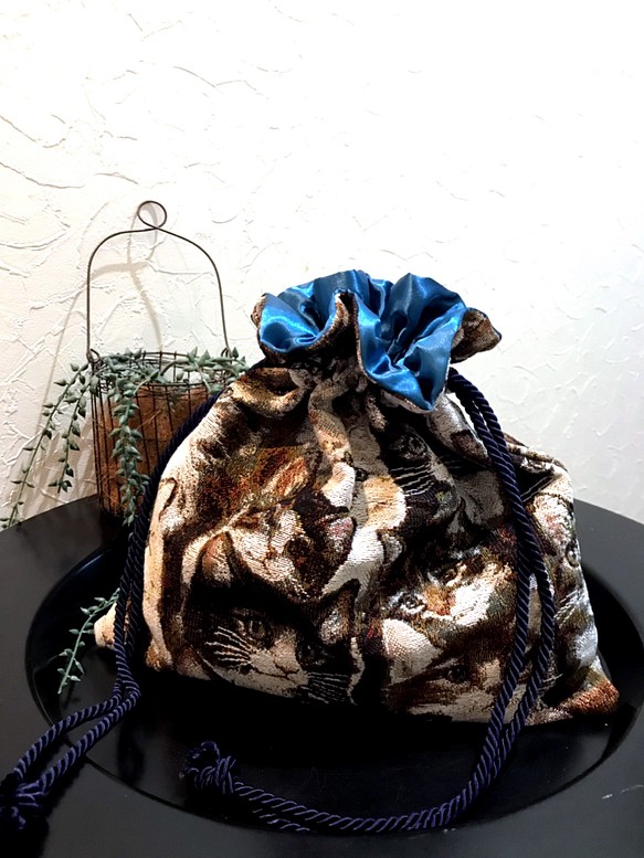 猫柄 ゴブラン織り巾着バッグ／アンティーク風、古着にも 1枚目の画像