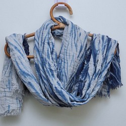 天然手工藍染條紋寬圍巾 第1張的照片