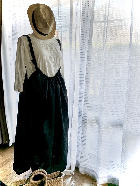 リネンの季節　2wayストラップスカート　ブラック 1枚目の画像
