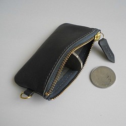 ポケットにすっぽり収まる手のひらサイズのコインケース　グレー　牛革　小銭入れ 1枚目の画像