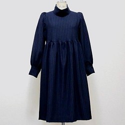 羊毛·細條紋·高領長連衣裙N 第1張的照片