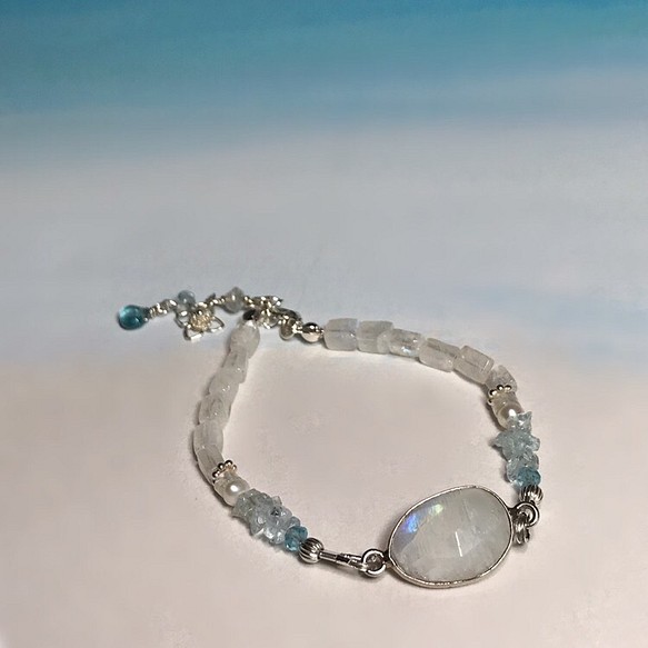 海のひかり・月のひかり◇Rainbow Moonstone×Aqamarine…／ silver925‐bracelet 1枚目の画像