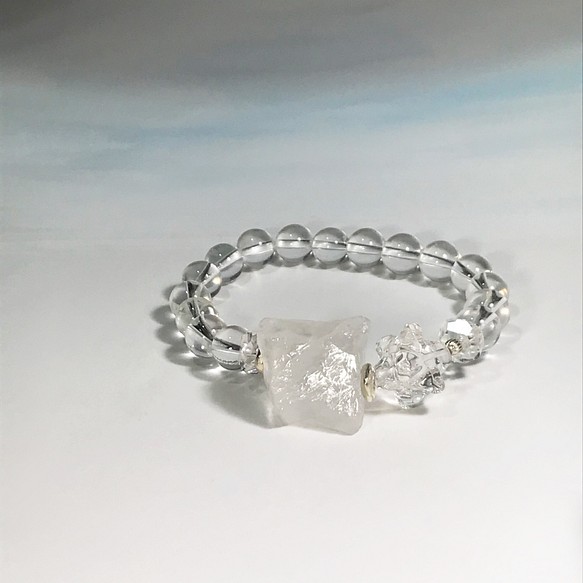 結晶の形◇氷河の欠片と星型水晶のブレスレット 1枚目の画像