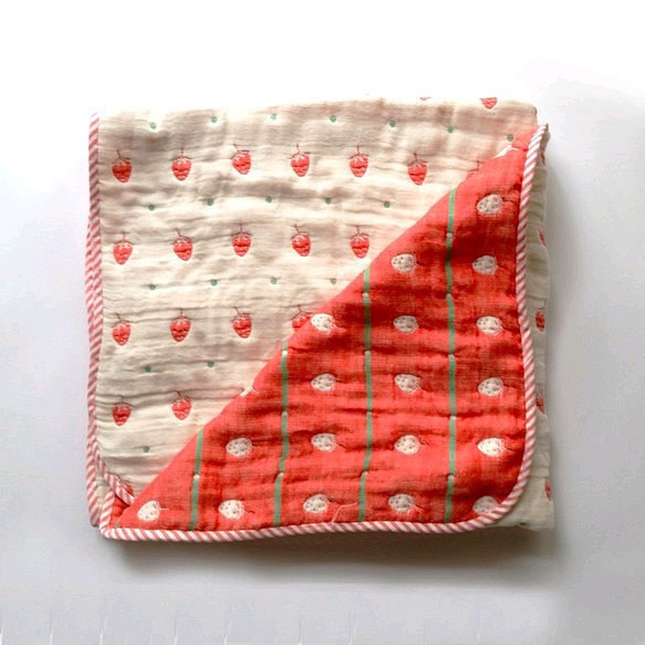 【大人気再販】やまもりいちごの 6重織りガーゼケット（お昼寝サイズ） 1枚目の画像