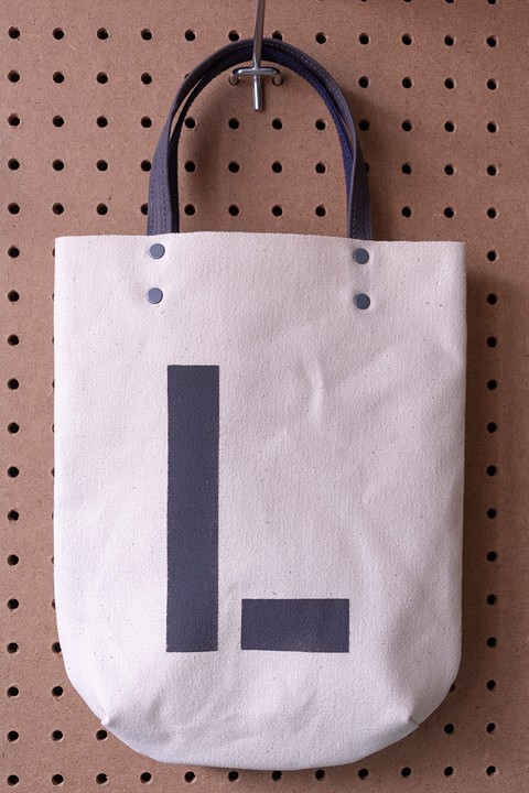 岡山縣產的9號帆布模具“ L”簡單袋IND0848，帶有可愛的彩色嵌縫（灰色） 第1張的照片