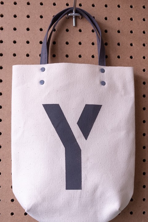 岡山縣第9號帆布模具“ Y”簡單袋IND0849，帶有可愛的彩色鉚釘（灰色） 第1張的照片