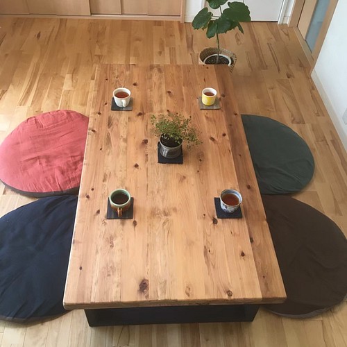 国産杉の無垢材 カフェ風ダイニングテーブル サイズカラーオーダー可能 
