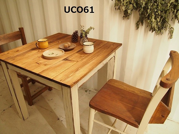 カフェテーブル【800×800】（ダーク・シャビー）アンティーク風・天然無垢材・什器 1枚目の画像