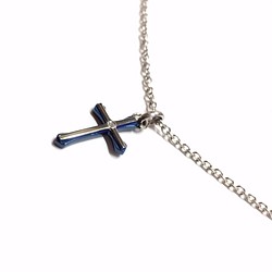 【刻印可能】サージカルステンレス製クロス十字架×czダイヤモンドネックレス/ブルー×シルバー 1枚目の画像