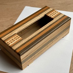 北海道産 天然埋もれ木の 寄木細工ティッシュケース 完全無着色の無垢材で 一品一品微妙な色合いの違いがあります 1枚目の画像