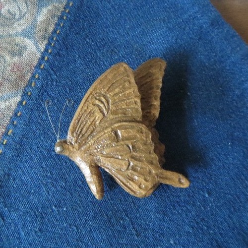 18663 蝶々のブローチ www.dardanosnet.gr