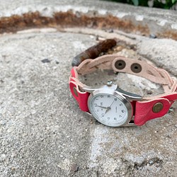 ▲EDGE モノトーンコーデに合わせたい赤メッシュ「エッジニット 腕時計」手元スッキリ見せ（EKW-RR） 1枚目の画像