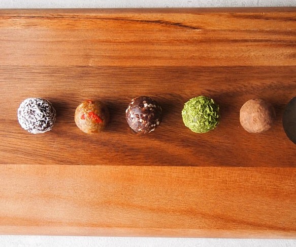 日本正規代理店品 カラダ喜ぶおやつ ナッツ ドライフルーツの 爆安 ninmari balls 10pieces 5種×2個