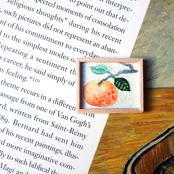 植物#84 みかん 水彩 紙刺しゅう 紙刺繍 ミニ画 ブローチ 1枚目の画像