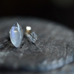 ダイヤモンドクォーツ×レインボームーンストーン/鉱物ピアス63 1枚目の画像