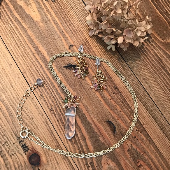 水晶とトルマリンのネックレス、ピアスset 1枚目の画像