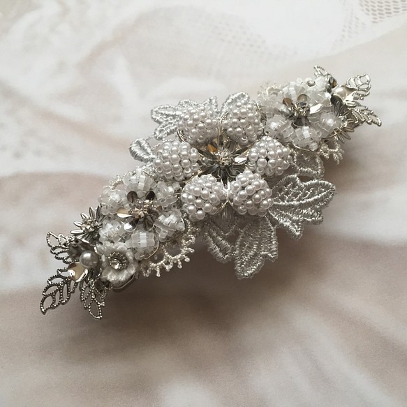 [受注制作]antique flower bijoux バレッタ(white&silver) 1枚目の画像