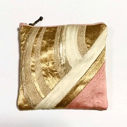 帯リメイク　金襴緞子（きんらんどんす）　古き良き時代のヴィンテージ　正絹　金糸の花柄　ポーチ　日常使いに 1枚目の画像