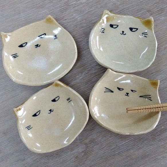 猫の豆皿　横目 1枚目の画像