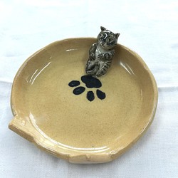 キジトラ　おじさん猫皿 1枚目の画像