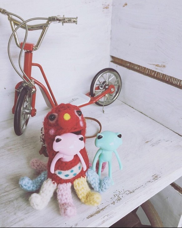 wonder frogワンダーフロッグ小青蛙用的手工日本美麗諾羊毛編織章魚造型背袋 第1張的照片