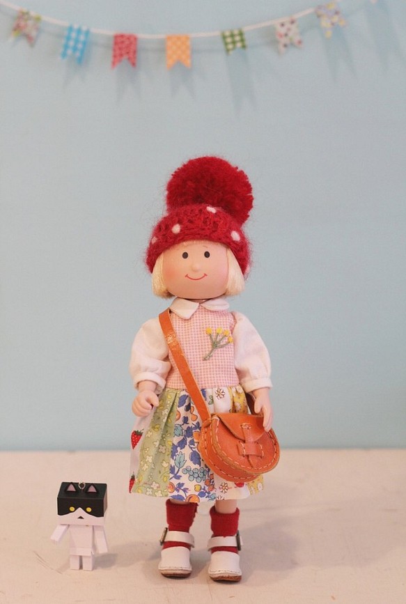小頭娃可戴手工編織單色球球帽(紅色白點點款) 第1張的照片