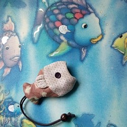 粉藕紫熱帶魚鑰匙包 第1張的照片