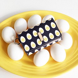 ゆで卵柄 カードも入るキーケース 牛革　ネイビー　スマートキー　ミニ財布　本革 1枚目の画像
