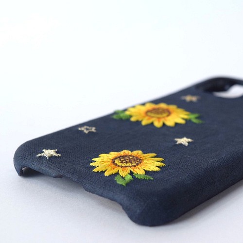 向日葵 刺繍iphoneケース リネン スマホケース Iphone12 Iphone13 Iphonese ひまわり 夏 Iphoneケース カバー ししゅう Kabu 通販 Creema クリーマ ハンドメイド 手作り クラフト作品の販売サイト