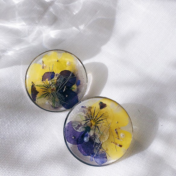 拼貼3cm圓 / 優雅耳垂 · 紫  樹脂乾燥花藝術耳環（可改夾式） 第1張的照片
