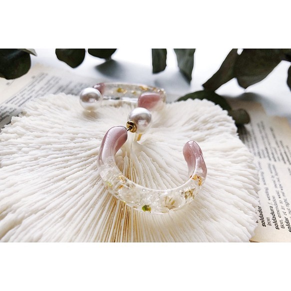 Macaron / 微甜 · 玫瑰  樹脂藝術乾燥花耳環 第1張的照片