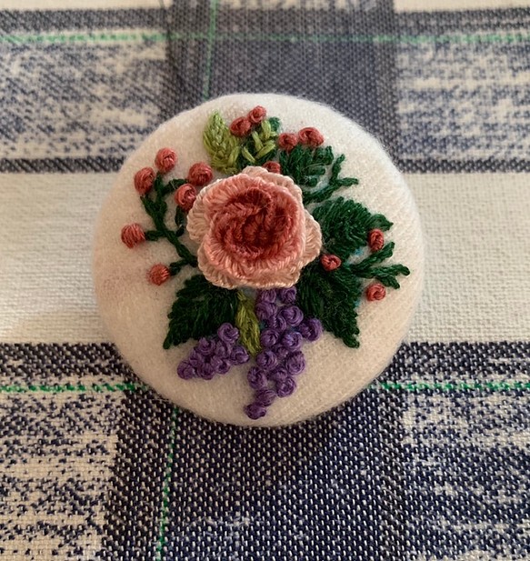 立体刺繍ブローチ バラの花束 1枚目の画像