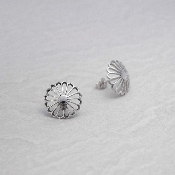 925 silver Juuroku Kiku earrings (M) 1枚目の画像