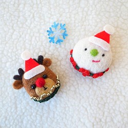 クリスマスの雪だるま＆トナカイ/ウールフェルト2ピン（雪だるまのトナカイのブローチはマッチピースのギフトクリスマス年末年末の報酬 1枚目の画像