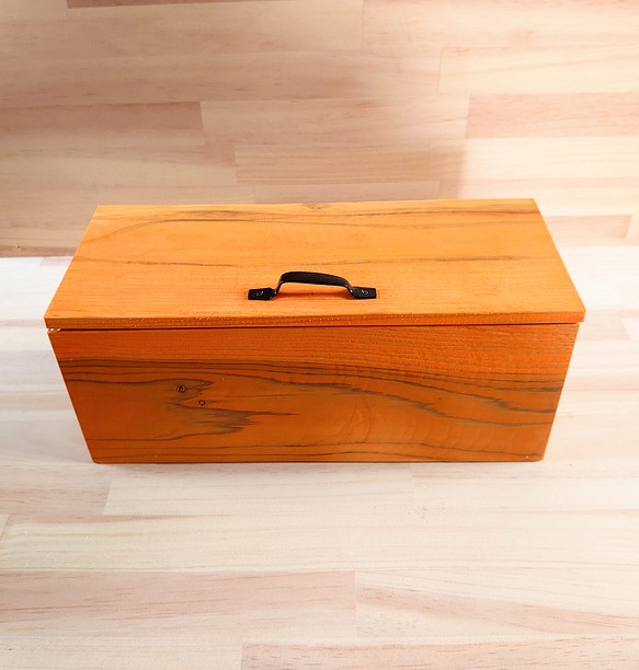 かぼちゃ色のトイレットペーパー収納箱、木製 1枚目の画像