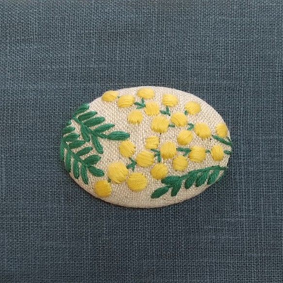ミモザの刺繍ブローチ【mimosa】 1枚目の画像