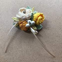 ナチュラル2wayクリップ髪飾り・コサージュ　イエロー系3種のお花とパールのペップ付き 1枚目の画像