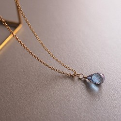 14kgf 希少石 ミスティックトパーズAA 青藤色の天然石ネックレス 1枚目の画像