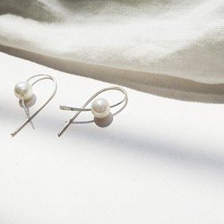 925純銀 光軌 輕耳飾 珍珠耳環 一對 第1張的照片