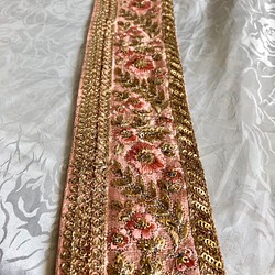 インドの刺繍リボン サーモンピンクに花柄 1枚目の画像