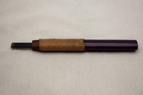 彫刻刀　平刃　12㎜  綿糸巻白漆紫漆柄 1枚目の画像