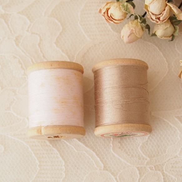 ヴィンテージ　木製　糸巻き　ピンク＆ブラウン　2個セット　 1枚目の画像
